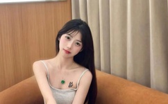 女优挑战与鲨共舞遭咬